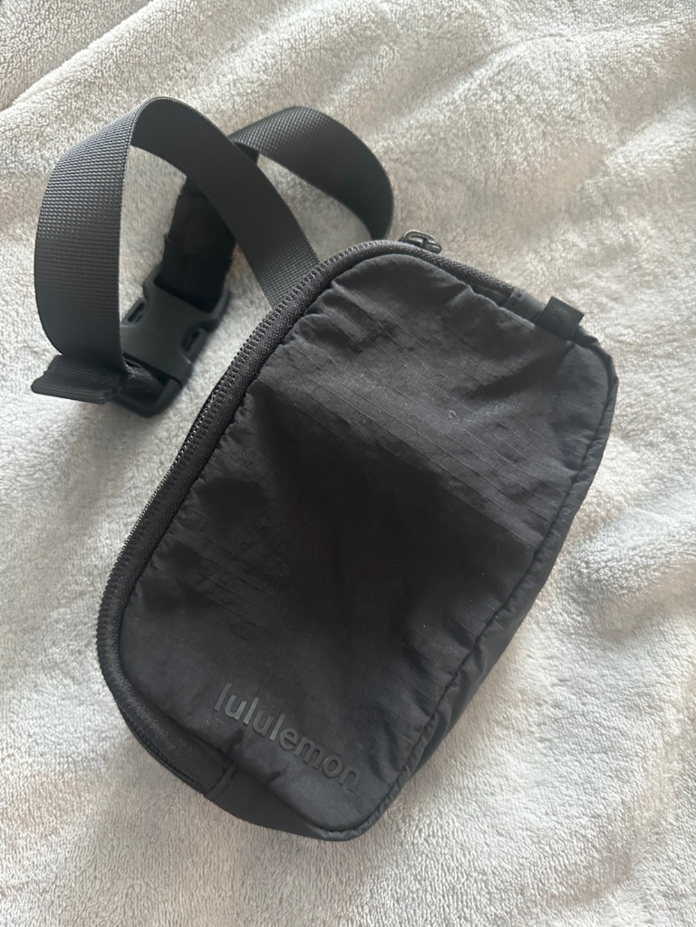 Small Lululemon cross body bag